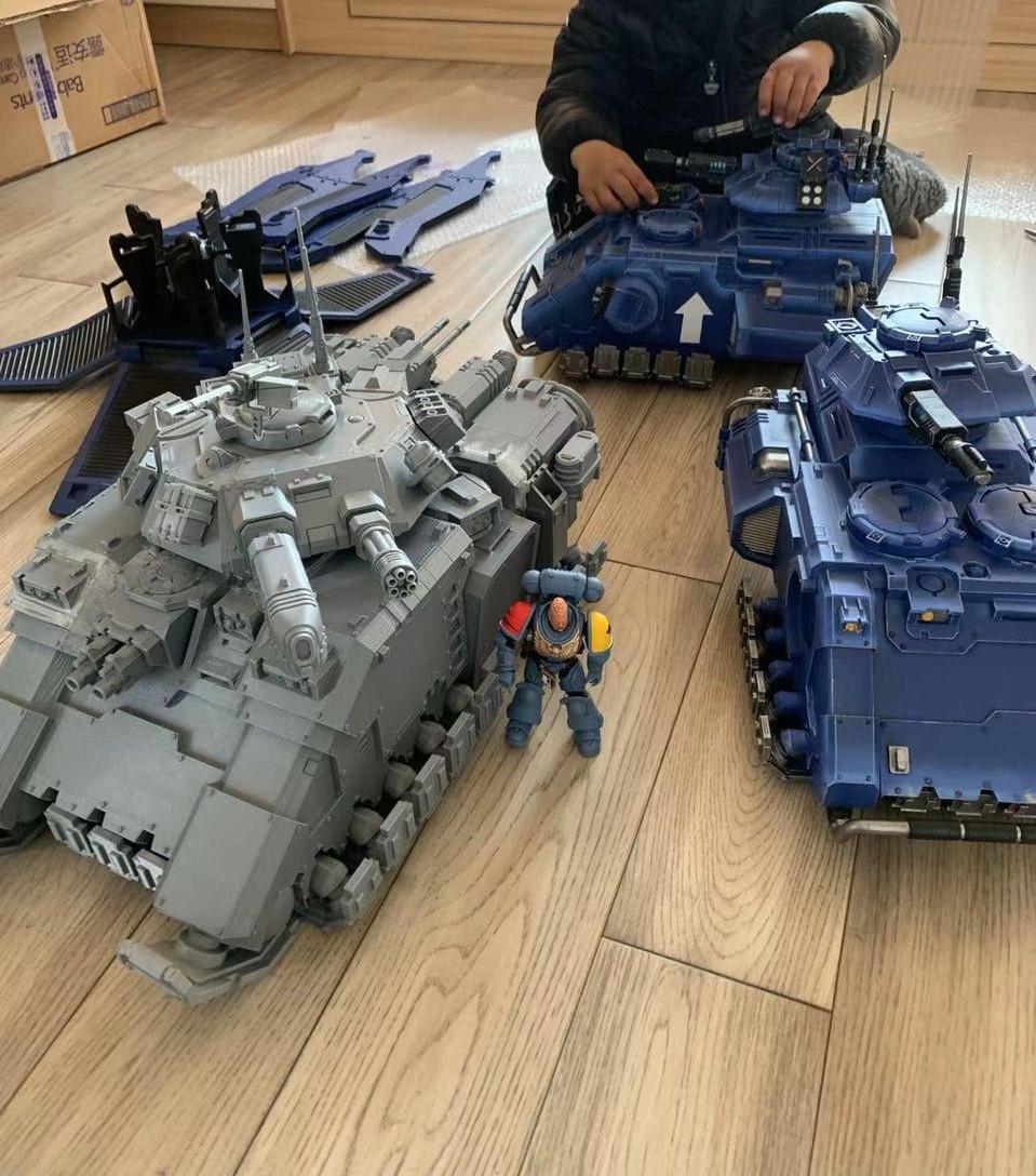 New JOYTOY Scale 40k Space Marines Tanks Spotted!