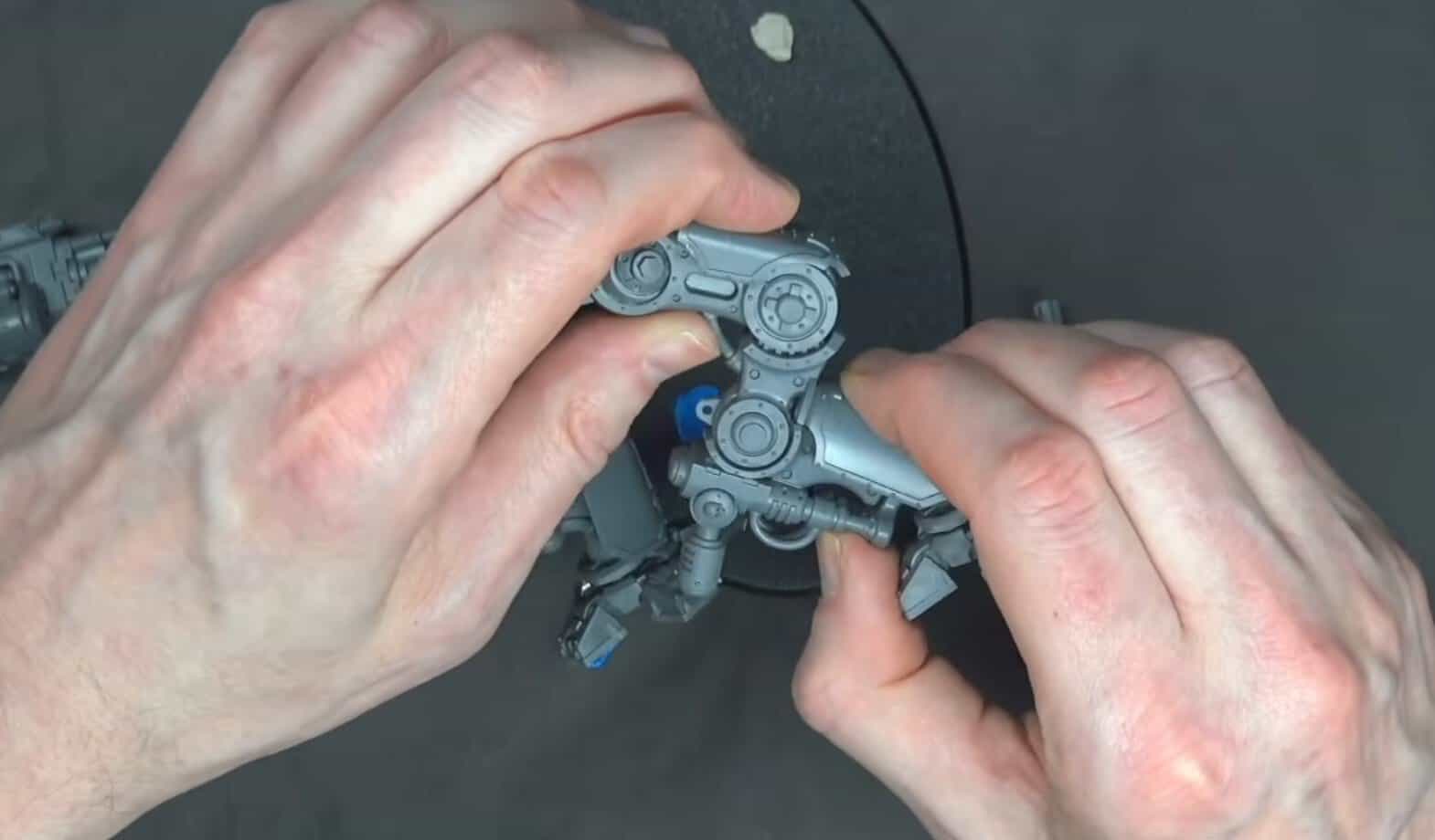 Knight Destrier legs are poseable